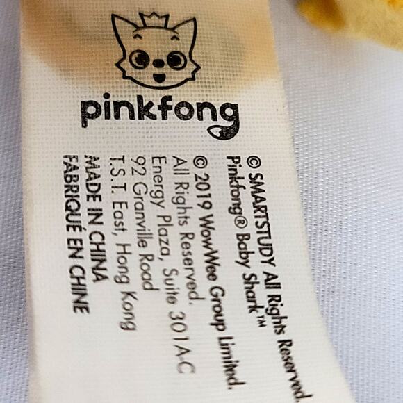 Pink Fong Singing Yellow Baby Shark Plush 2.5" Square Squeeze to Sing Works 2019 - Picture 4 of 4